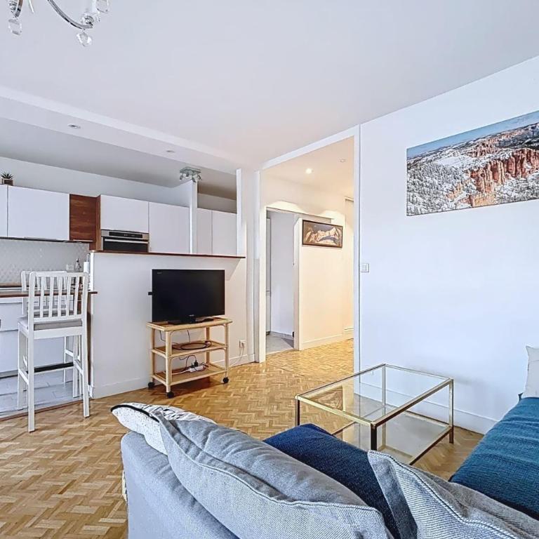 Bright family apartment near Nation - Apartment - 9