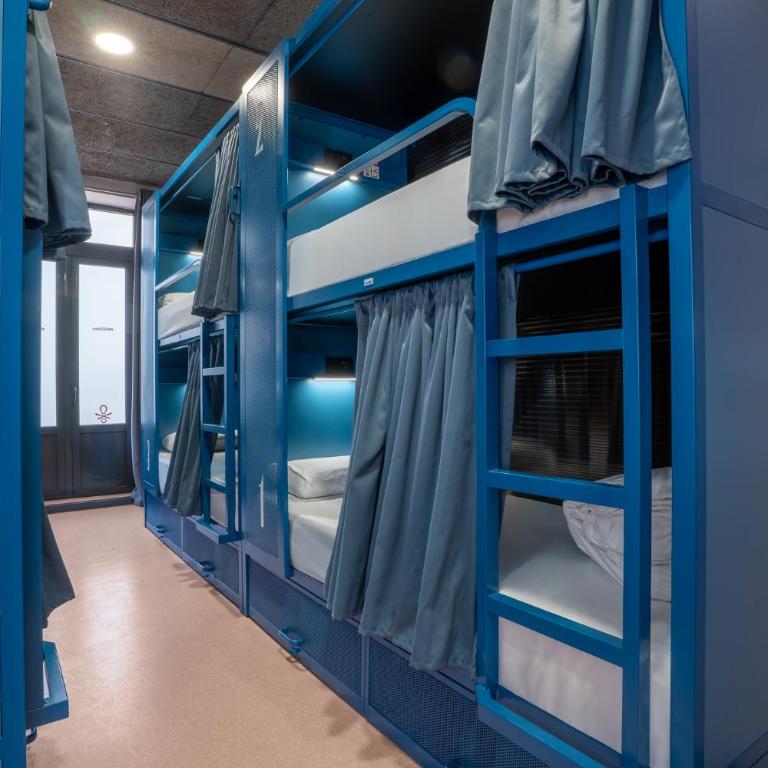 Malacuna Barcelona - Bed in 8 Beds Room with Private Bathroom and AirC - 2