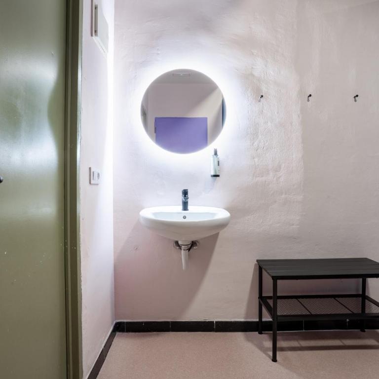 Malacuna Barcelona - Bed in 8 Beds Room with Private Bathroom and AirC - 8