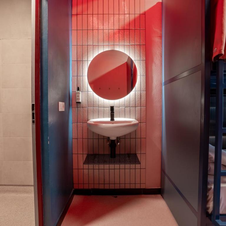 Malacuna Barcelona - Bed in 4 beds Room with Private Bathroom and AirC - 5