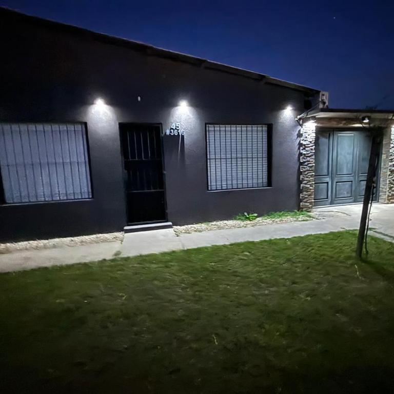 Casa necochea - Three-Bedroom House - 10