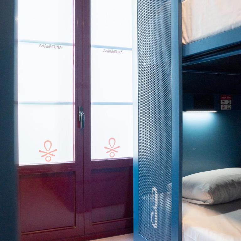 Malacuna Barcelona - Private Room with 6 Beds and Private Bathroom and AirC. - 8