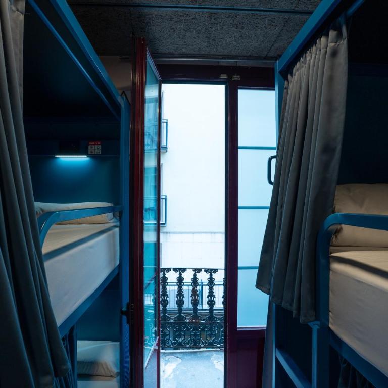 Malacuna Barcelona - Bed in 10 Beds Mixed Room with Shared Bathroom. - 10