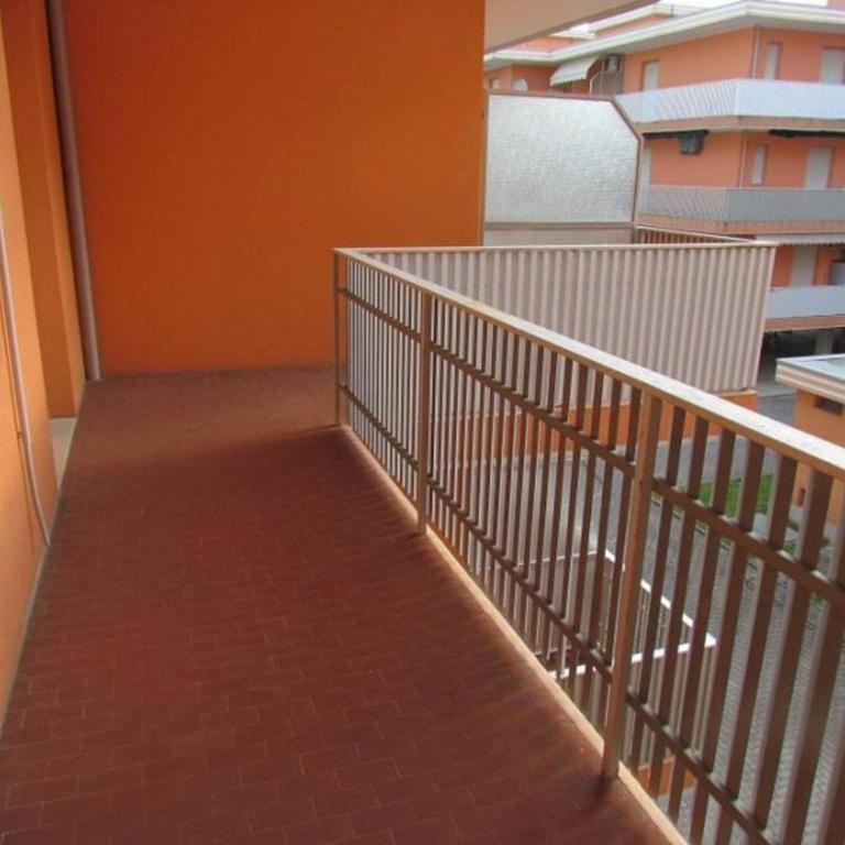 Spacious flat with pool access - Apartment - 3
