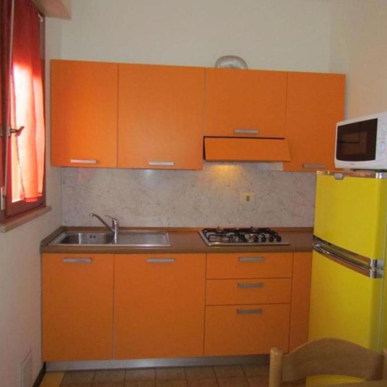 Spacious flat with pool access - Apartment - 2