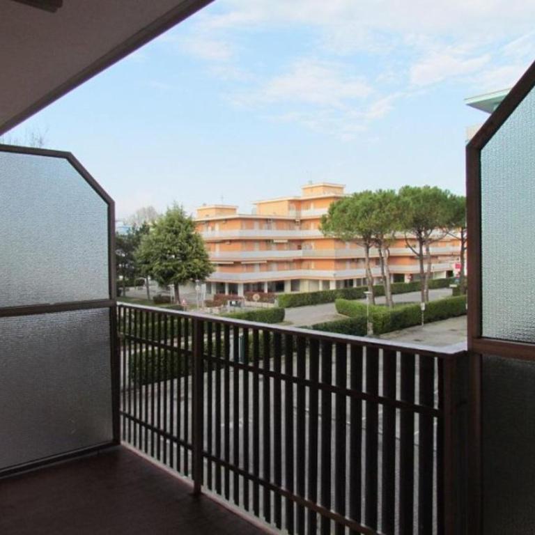 Spacious flat with pool access - Apartment - 7