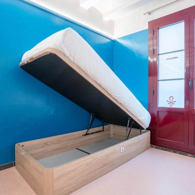 Malacuna Barcelona - Private Room with 5 Beds and Shared Bathroom - 2