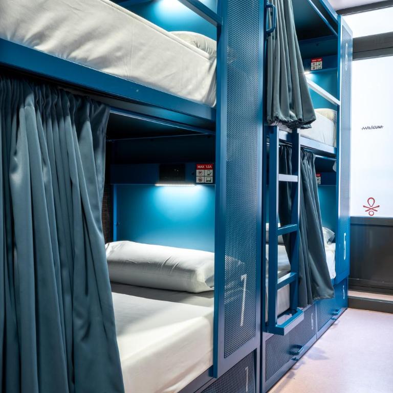 Malacuna Barcelona - Bed in 8 Bed Female Room with Shared Bathroom - 2