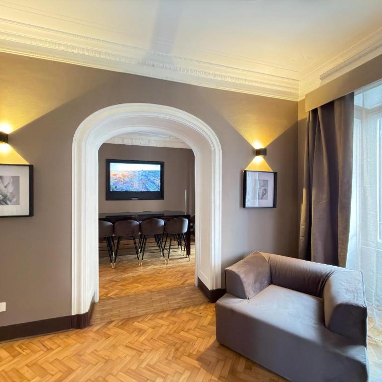 Easydomus Rome - Six-Bedroom Apartment - Address: Lungotevere dei Mellini 39 - 6