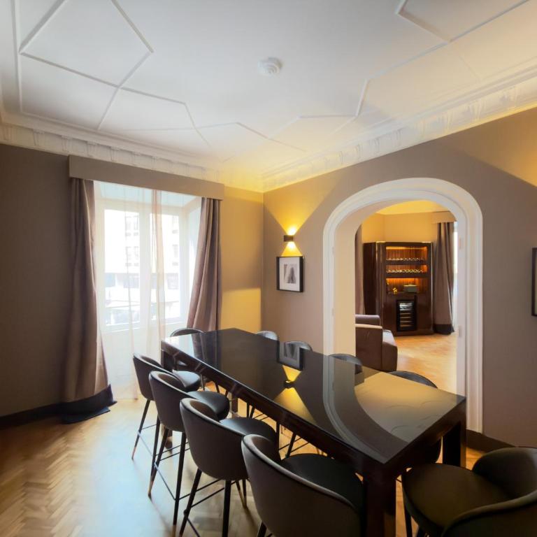 Easydomus Rome - Six-Bedroom Apartment - Address: Lungotevere dei Mellini 39 - 7