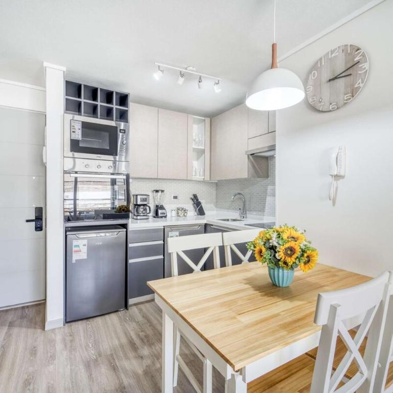 Central Isabel I - Modern apartment Pool, AC & Wifi - One-Bedroom Apartment - 1
