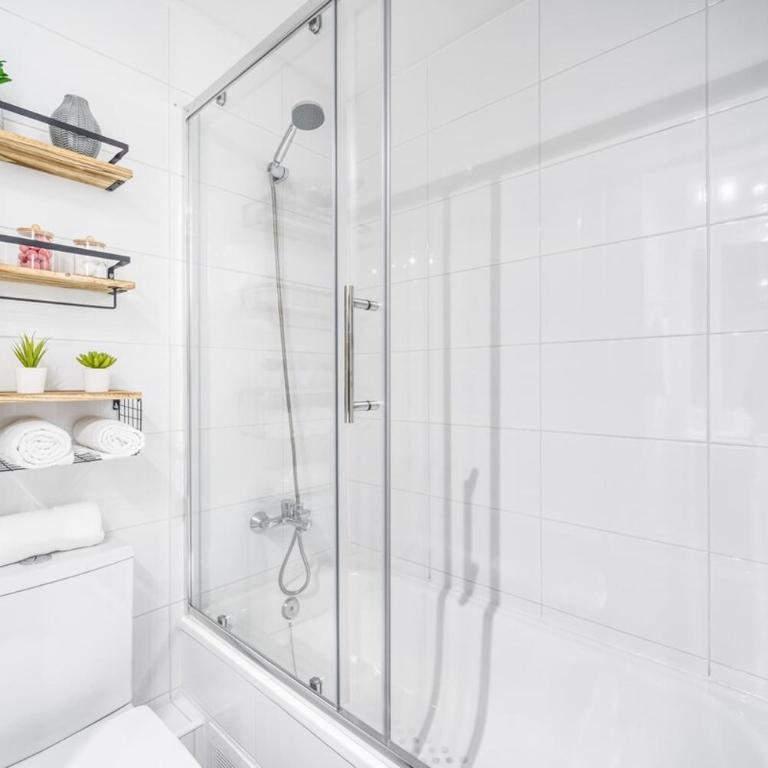 Central Isabel I - Modern apartment Pool, AC & Wifi - One-Bedroom Apartment - 13