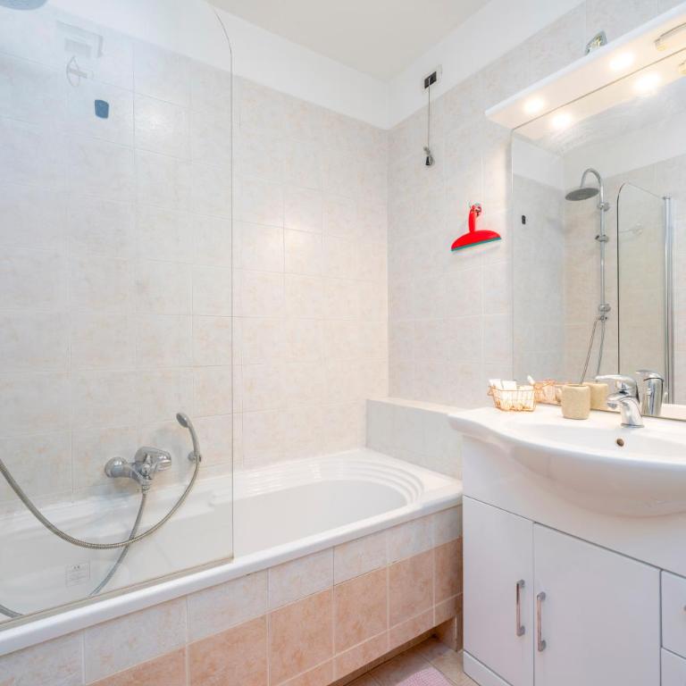 GuestHost - Cozy Stay Steps From the Center - Appartamento con 1 Camera da Letto - 4