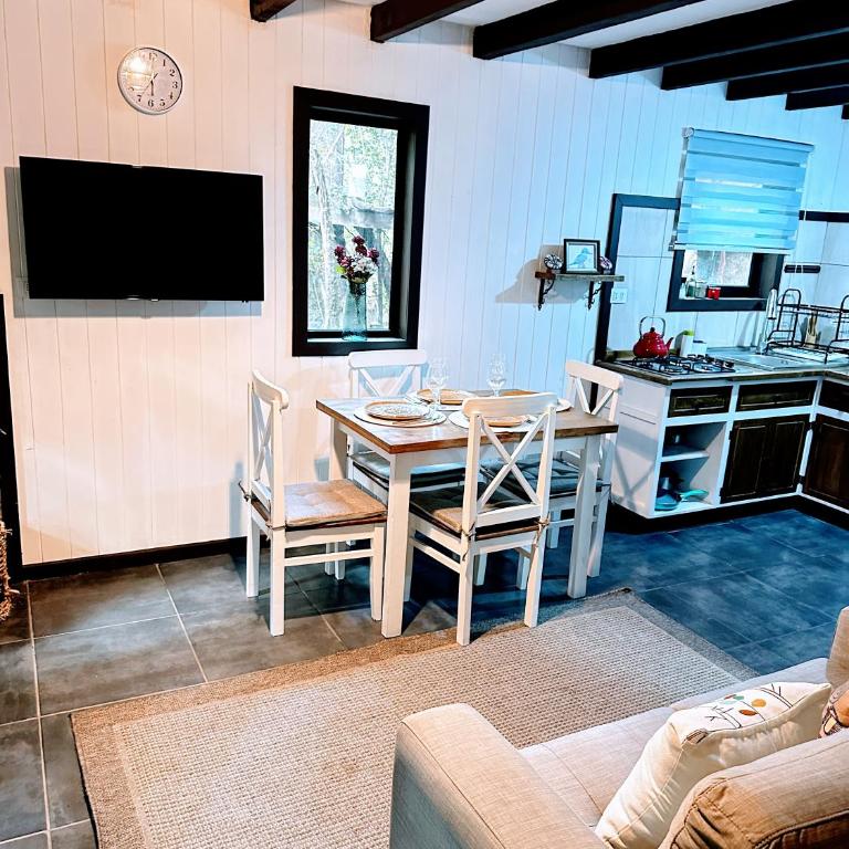 Bosque nativo a 10 min Termas Geométricas y Playa - Two-Bedroom House - 14