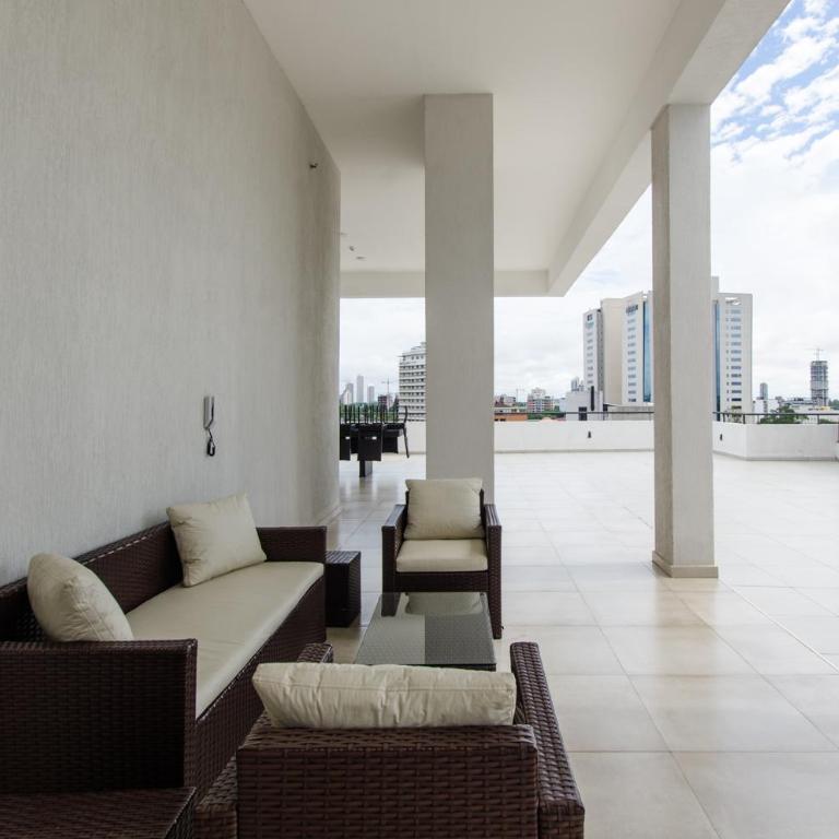 Chic apartment 600 m from Shopping del Sol - Apartment - 30