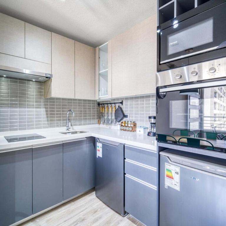 Central Isabel II with Pool, Wifi & AC near Metro Santa Isabel - One-Bedroom Apartment - 3