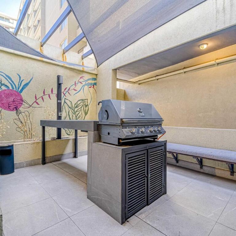 Central Isabel II with Pool, Wifi & AC near Metro Santa Isabel - One-Bedroom Apartment - 5