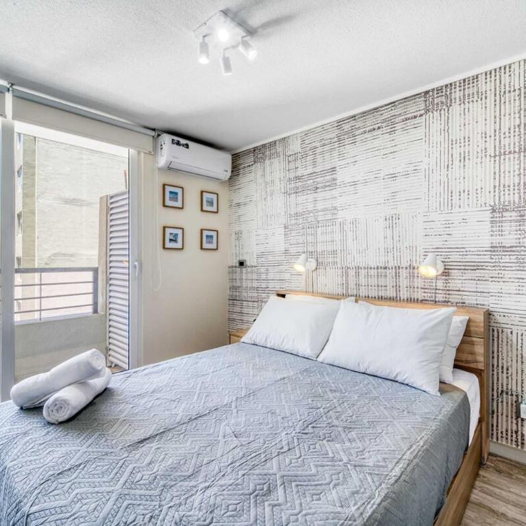 Central Isabel II with Pool, Wifi & AC near Metro Santa Isabel - One-Bedroom Apartment - 12