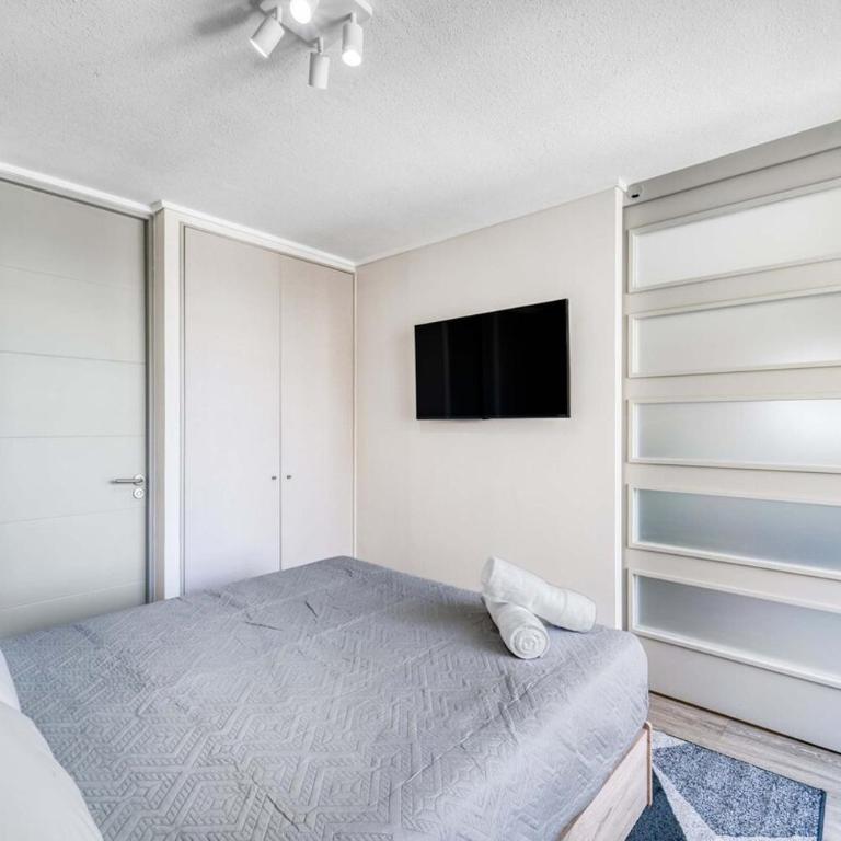 Central Isabel II with Pool, Wifi & AC near Metro Santa Isabel - One-Bedroom Apartment - 15