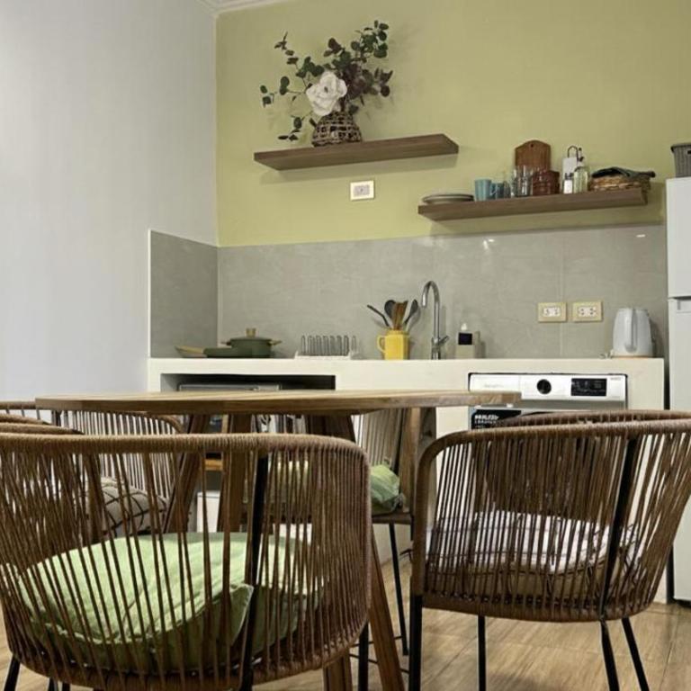 Casa de 2 dormitorios y un estudio con garage - Casa de 2 dormitorios - 3