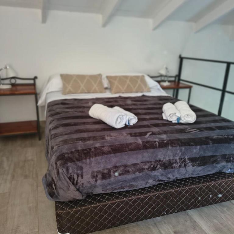 Tiny House rental with pool and patio facing the plaza - Casa de 2 dormitorios - 11