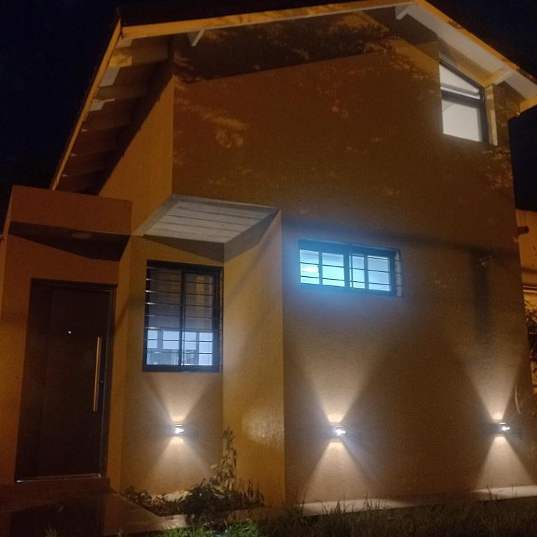 Tiny House rental with pool and patio facing the plaza - Casa de 2 dormitorios - 19