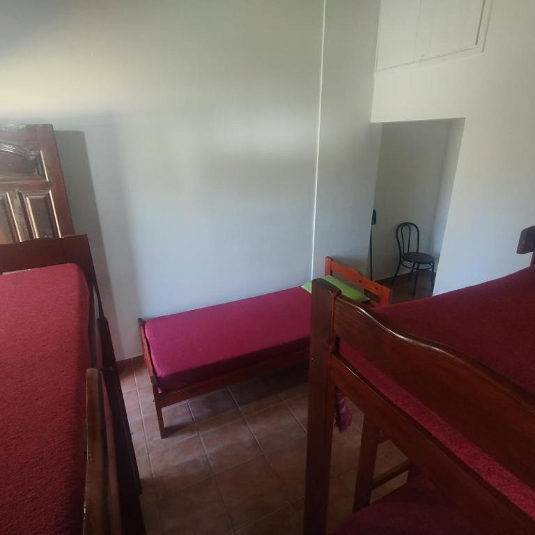 Hostal céntrico - Habitación Cuádruple con baño privado - 2
