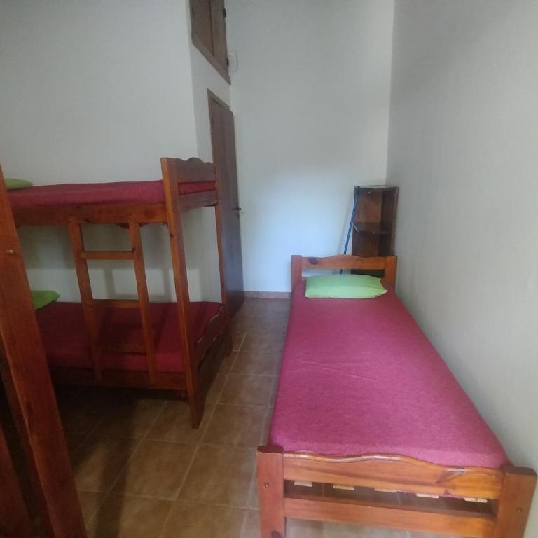 Hostal céntrico - Habitación Cuádruple con baño privado - 1