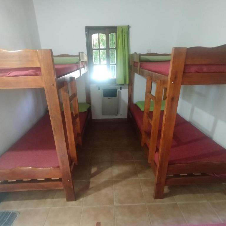 Hostal céntrico - Habitación Cuádruple con baño privado - 2