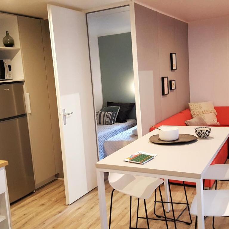 Carazur Mobilhomes Camping Fréjus - Two Bedroom Mobile Home with Mountain View - 5
