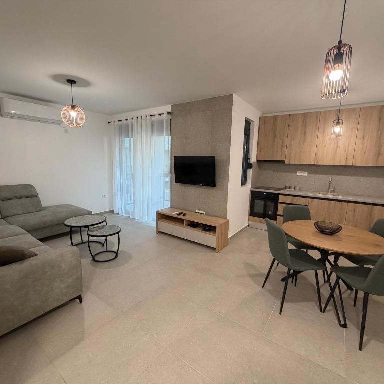 Apartments Svetlana, Igalo - One-Bedroom Apartment with Terrace - 1