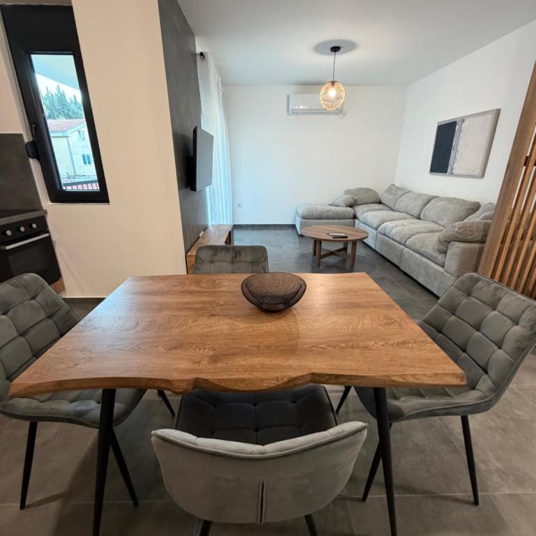 Apartments Svetlana, Igalo - Two-Bedroom Apartment with Balcony - 13