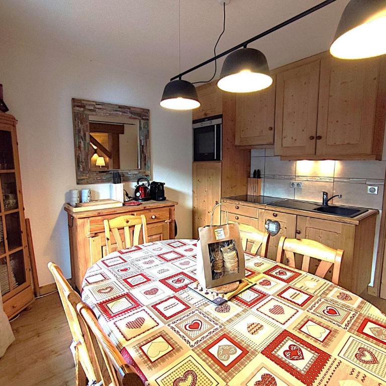Appartement cosy 3 pièces, cheminée, garage, WIFI, Méribel - FR-1-411-185 - Apartamento (6 adultos) - 9