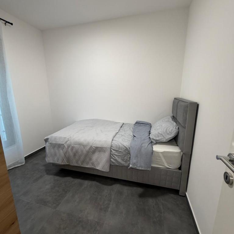 Apartments Svetlana, Igalo - Two-Bedroom Apartment with Balcony - 7