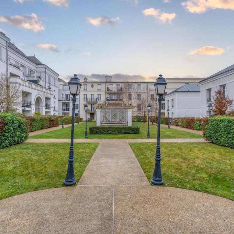 Ultra central apartment 5min Disney - 2P - One-Bedroom Apartment - 12