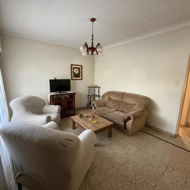 Casa calle 67 para 4 personas con cochera - Two-Bedroom House - 4