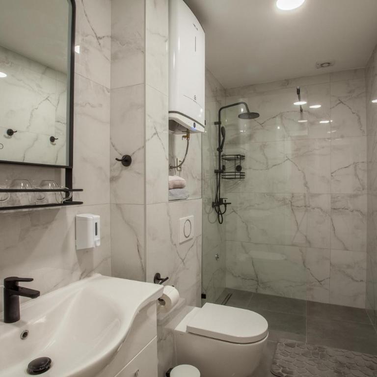 Grand Stay Apartment I Free Private Parking - Apartman sa 3 Spavaće Sobe i Balkonom - 18
