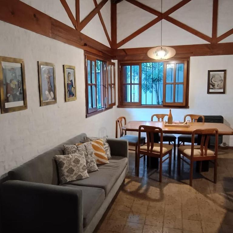 Casa 4 amb a 4 cuadras de la playa - Three-Bedroom House - 1