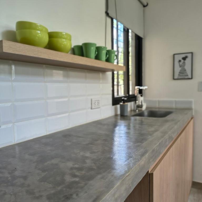 Tiny House con pileta y patio a la plaza - Casa de 2 dormitorios - 9