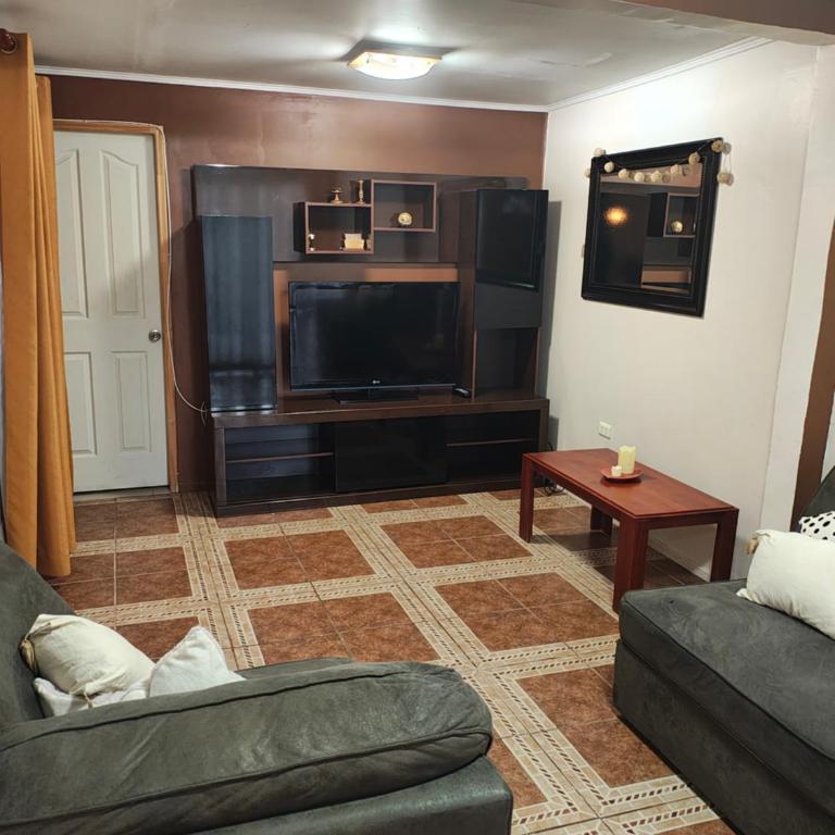 Hermosa Casa para turistas - Two-Bedroom House - 3