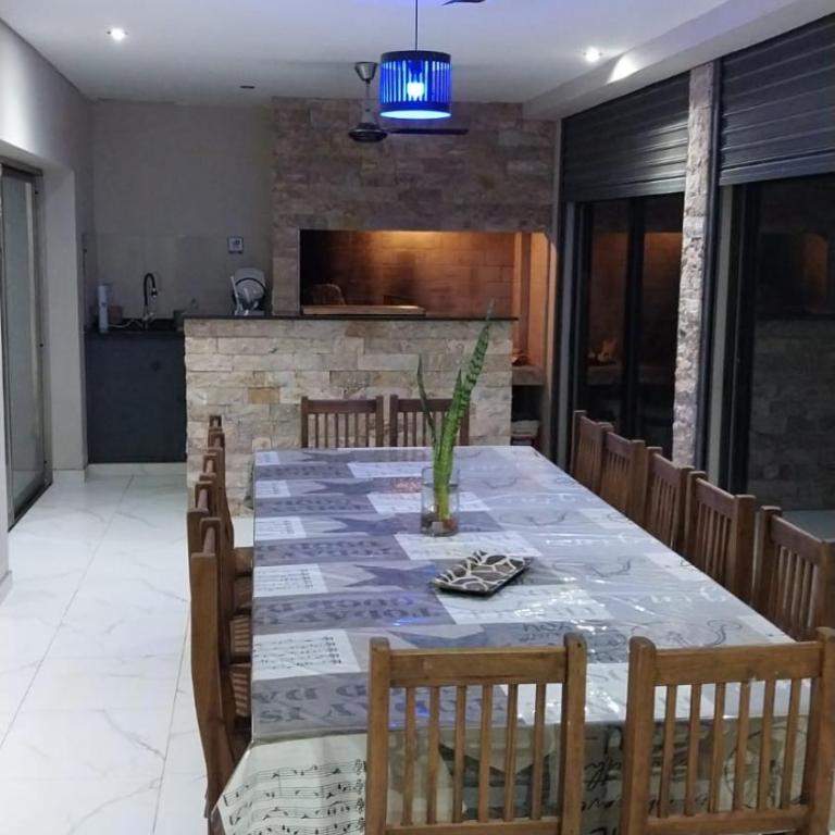 CASA CON PILETA EN EL CENTRO de CORRIENTES - Four-Bedroom House - 2