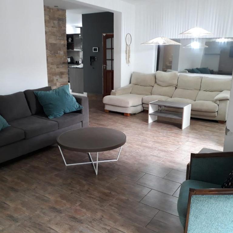 CASA CON PILETA EN EL CENTRO de CORRIENTES - Four-Bedroom House - 5