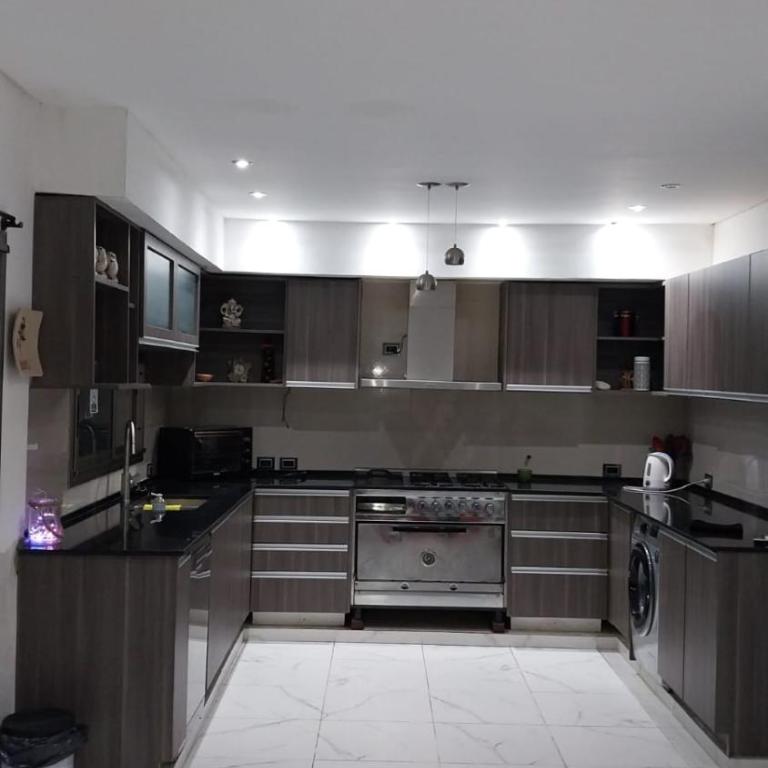 CASA CON PILETA EN EL CENTRO de CORRIENTES - Four-Bedroom House - 8