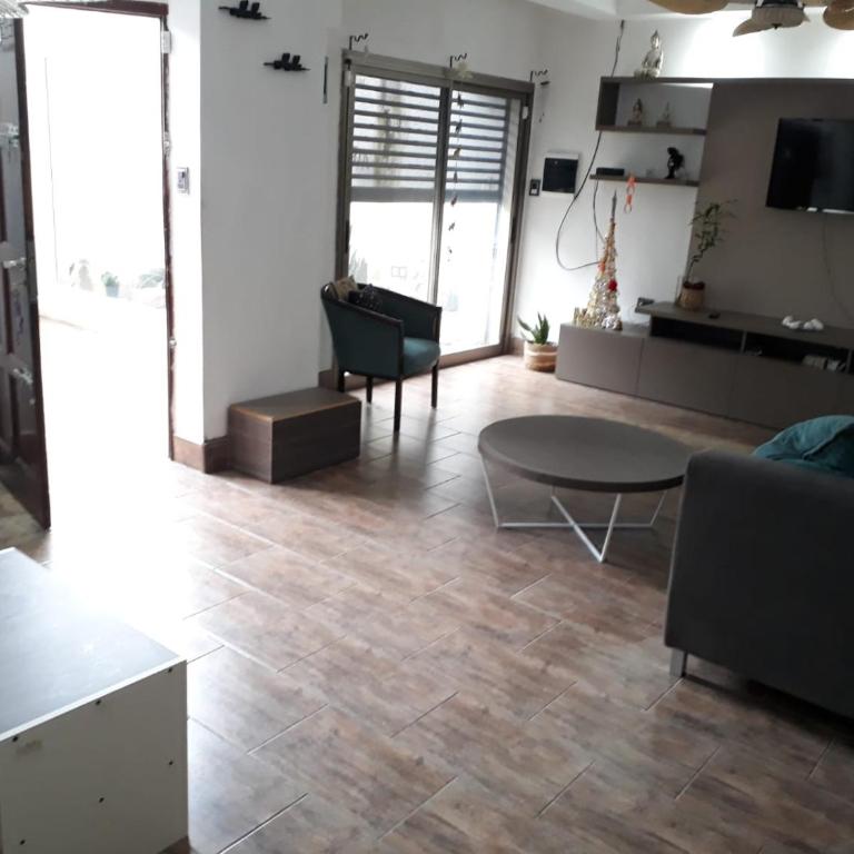 CASA CON PILETA EN EL CENTRO de CORRIENTES - Four-Bedroom House - 12