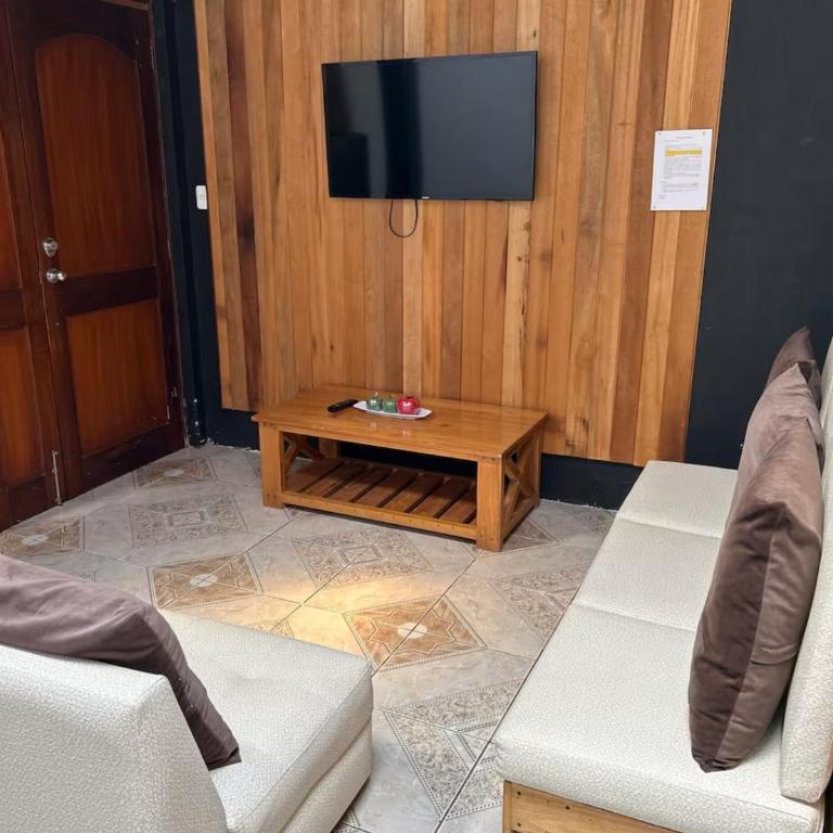 Casa Descanso y Madera - Four-Bedroom Vacation Home - 6