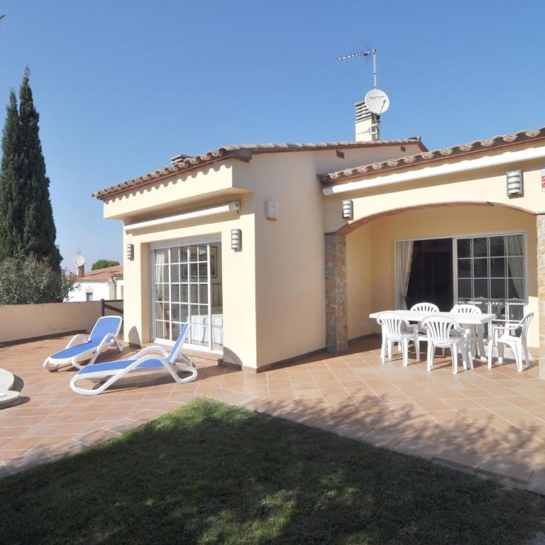 Casa espaciosa con jardín y piscina privada en L'Escala - HISP-7-82 - Villa - 3