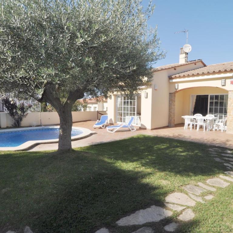 Casa espaciosa con jardín y piscina privada en L'Escala - HISP-7-82 - Villa - 4