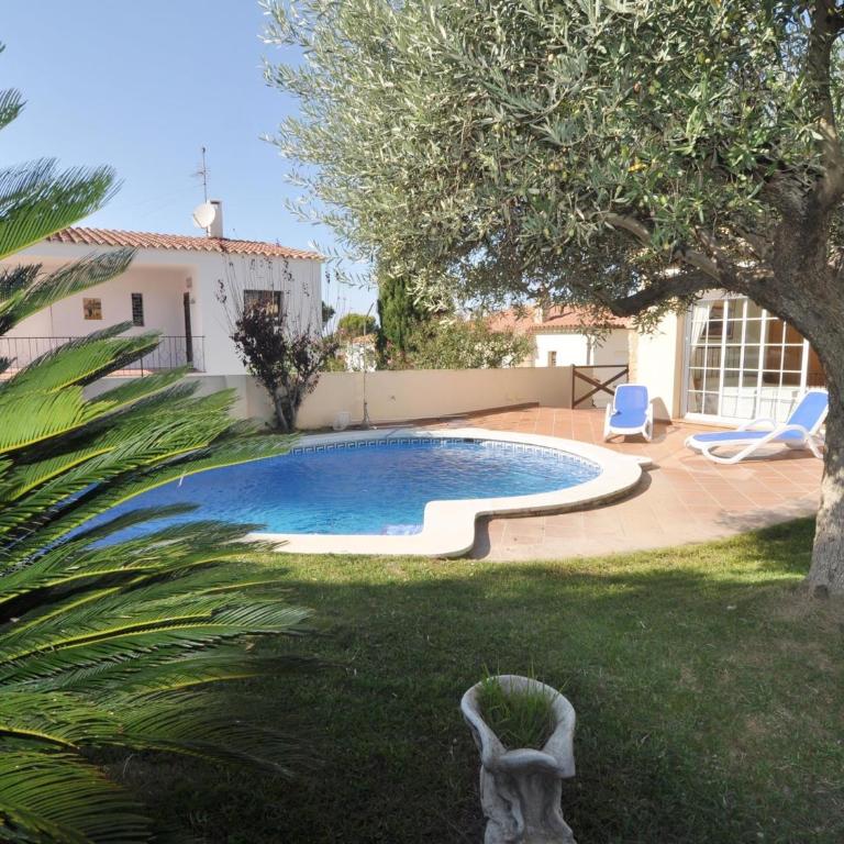 Casa espaciosa con jardín y piscina privada en L'Escala - HISP-7-82 - Villa - 5