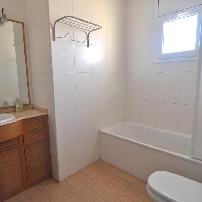 Casa espaciosa con jardín y piscina privada en L'Escala - HISP-7-82 - Villa - 17