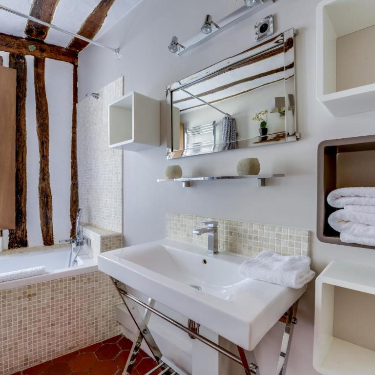 Marais Temple ID 258 - Two-Bedroom Apartment - 5